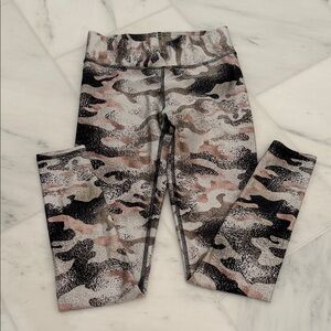 Women’s Terez light pink  Camouflage Leggings size small